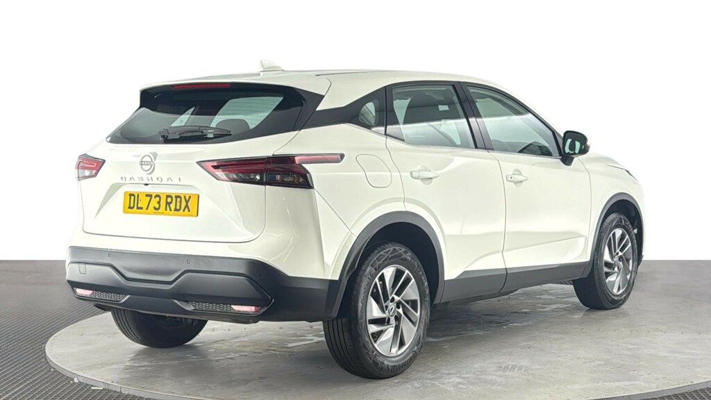 Nissan Qashqai 1.3 Dig-t Mhev Acenta Premium Suv Hybri DL73RDX White #4