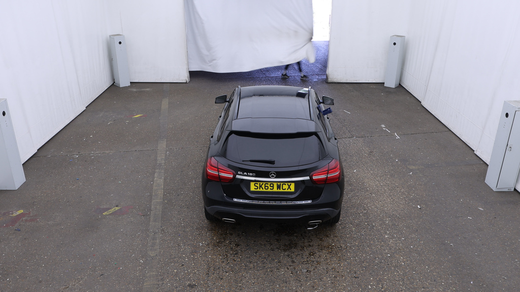 Mercedes-Benz GLA Class 1.6 Gla180 Gpf Urban Edition Suv 7G-dct Black #2