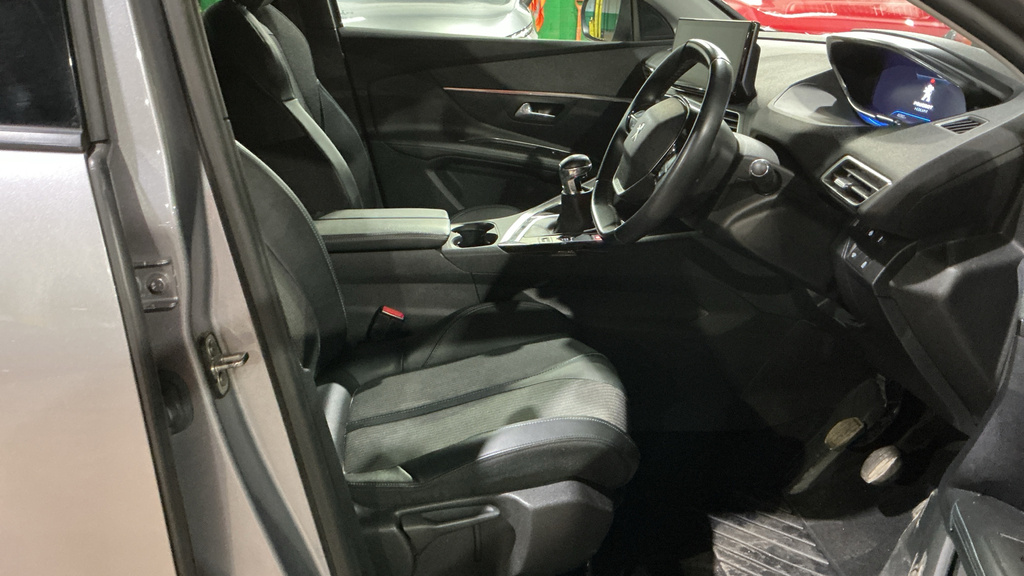 Peugeot 3008 1.2 Puretech Allure Premium Suv Grey #4