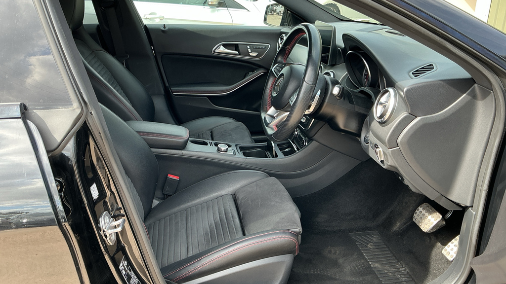 Mercedes-Benz CLA Class 2.1 Cla220d Amg Line Night Edition Plus Shooting Black #4