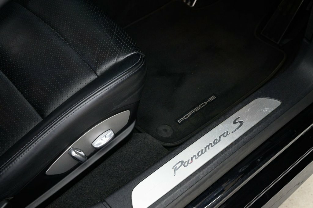 Porsche Panamera Hatchback Black #18