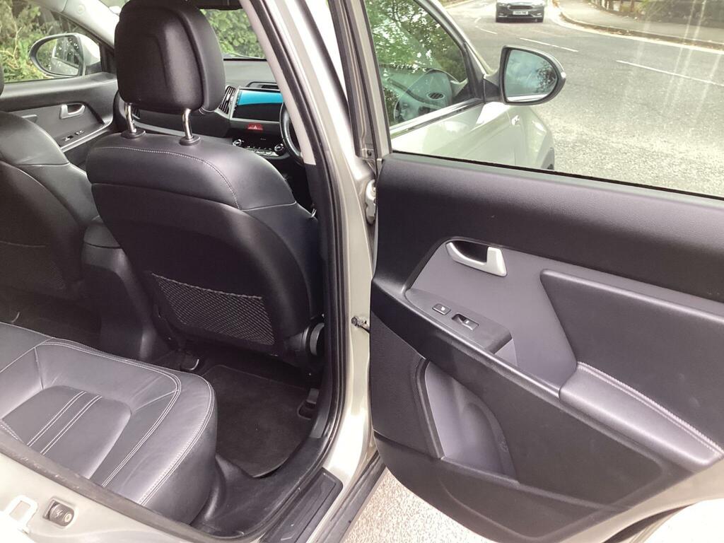 Kia Sportage 2.0 Xe 2Wd 2010 Black #23