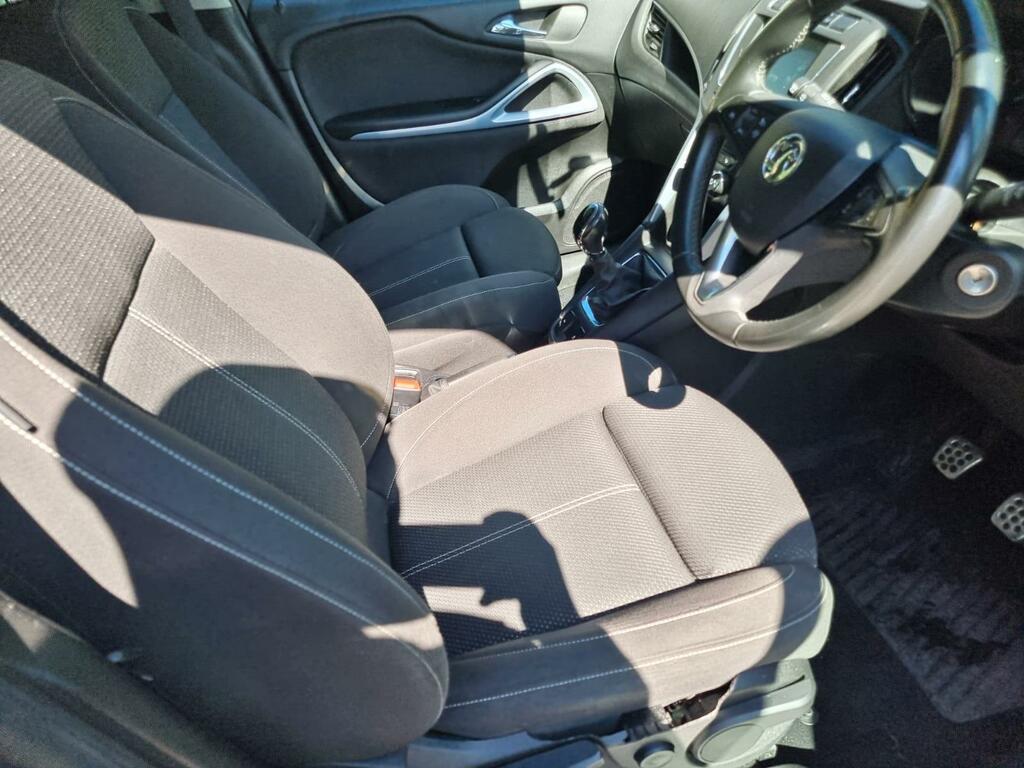 Vauxhall Zafira Tourer Sri Nav White #26