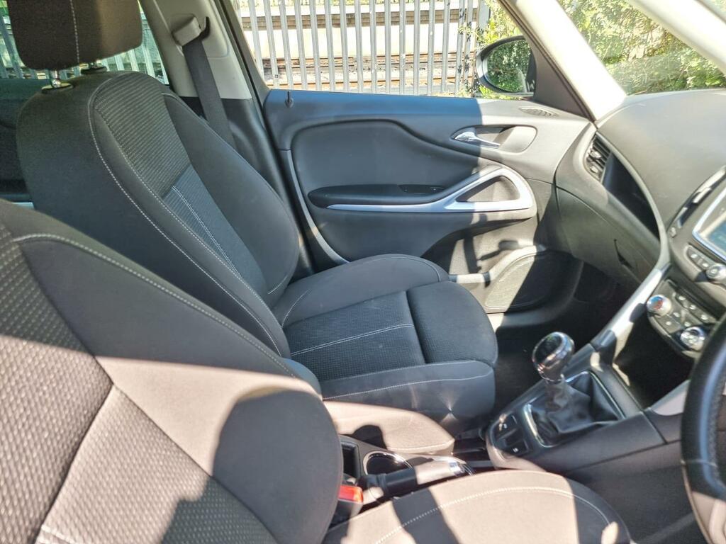 Vauxhall Zafira Tourer Sri Nav White #25