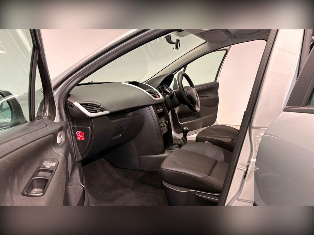 Peugeot 207 207 Verve Hdi 70 Red #46
