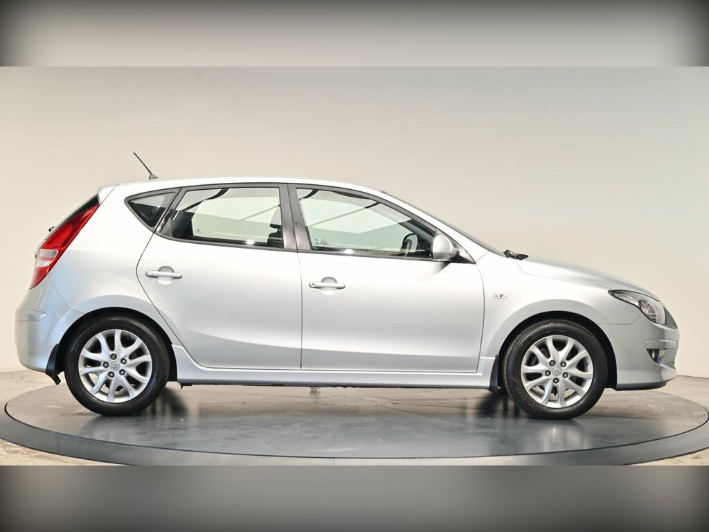 Hyundai I30 1.6 Comfort Euro 5 Silver #4