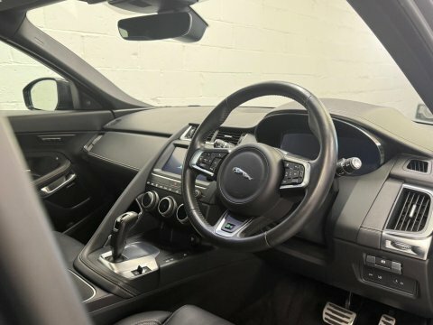 Jaguar E-Pace 2.0 D180 R-dynamic Grey #4