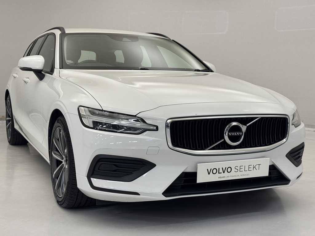 Volvo V60 2.0 B3p Momentum 7 Speed White
