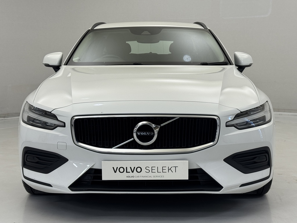 Volvo V60 2.0 B3p Momentum 7 Speed White #3