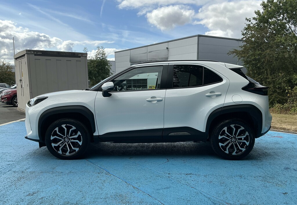 Toyota Yaris Cross 1.5 Hybrid Design Cvt DE24XFH White #5