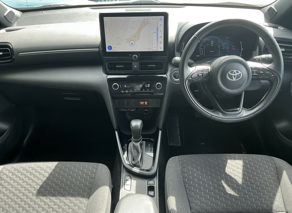Toyota Yaris Cross 1.5 Hybrid Design Cvt DE24XFH White #2