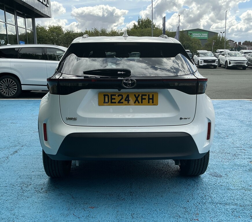 Toyota Yaris Cross 1.5 Hybrid Design Cvt DE24XFH White #6
