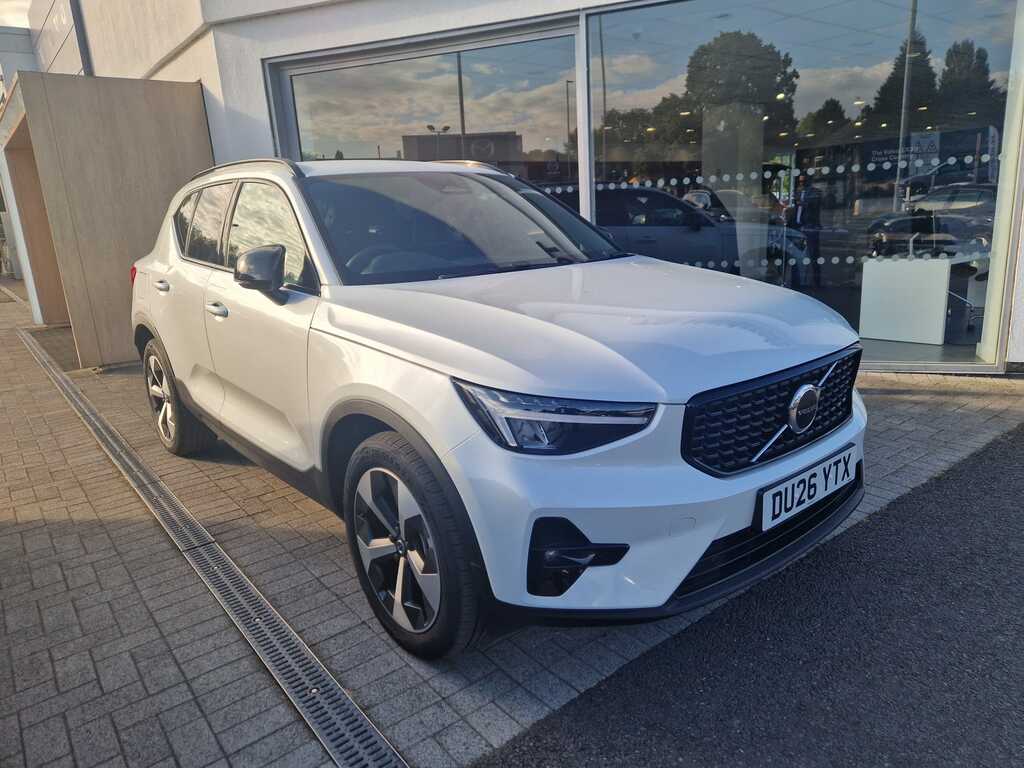 Volvo XC40 Black Edition Plus B3 Mild Hybrid Black #1