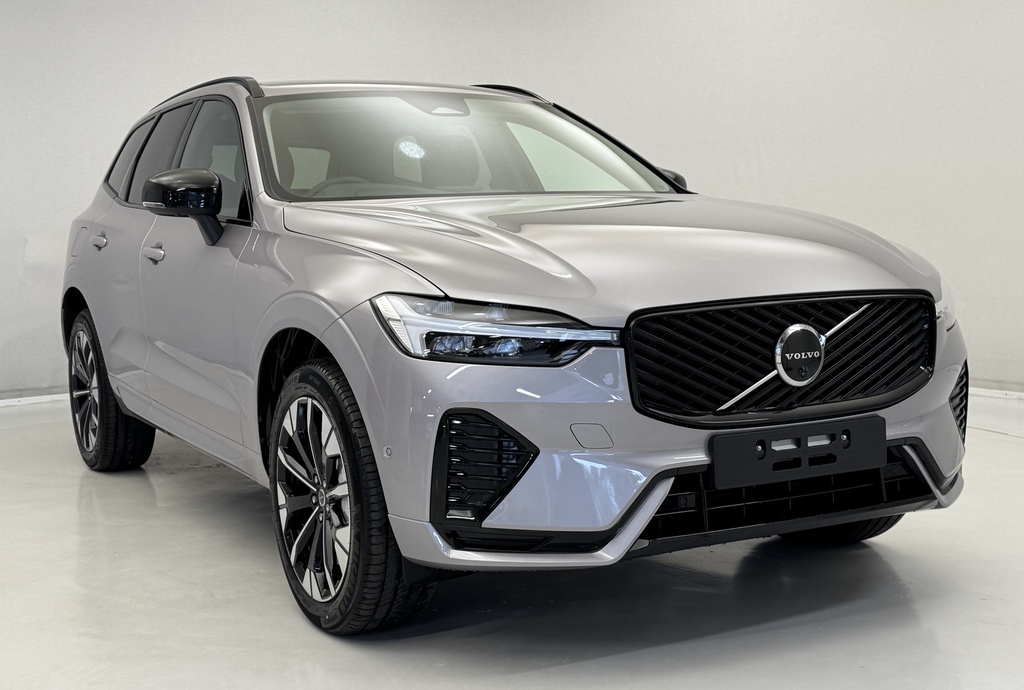 Volvo XC60 2.0 B5p Plus Dark Awd Geartronic Silver