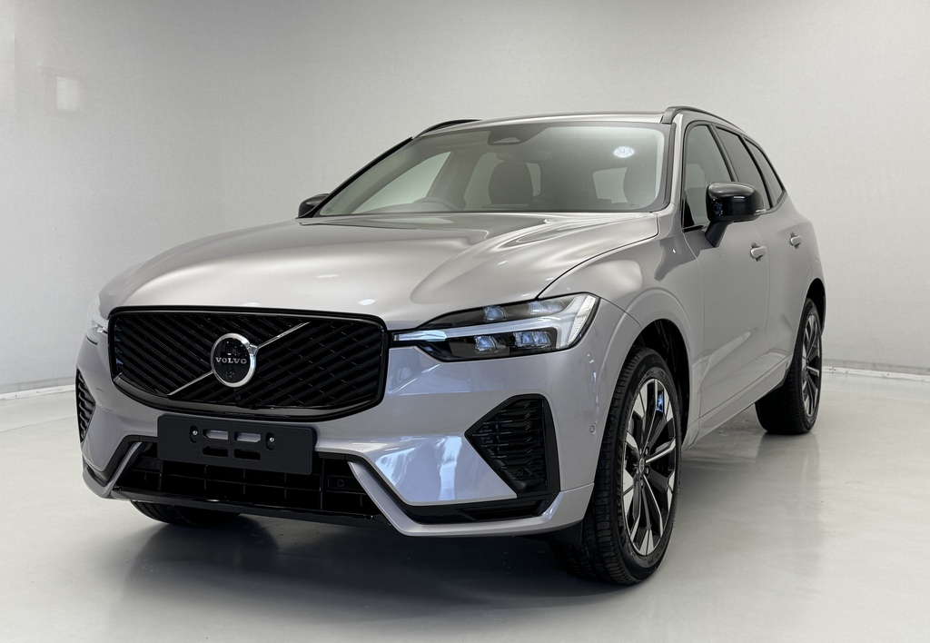 Volvo XC60 2.0 B5p Plus Dark Awd Geartronic Silver #3
