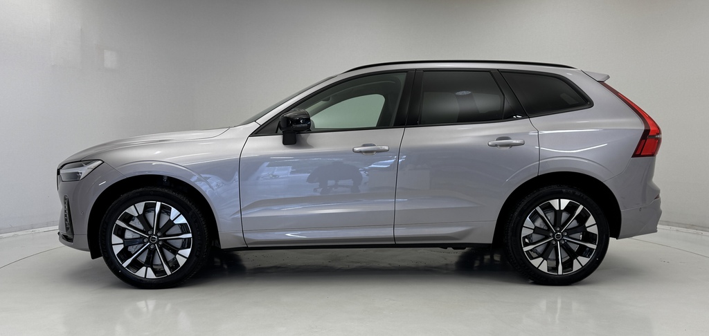 Volvo XC60 2.0 B5p Plus Dark Awd Geartronic Silver #2