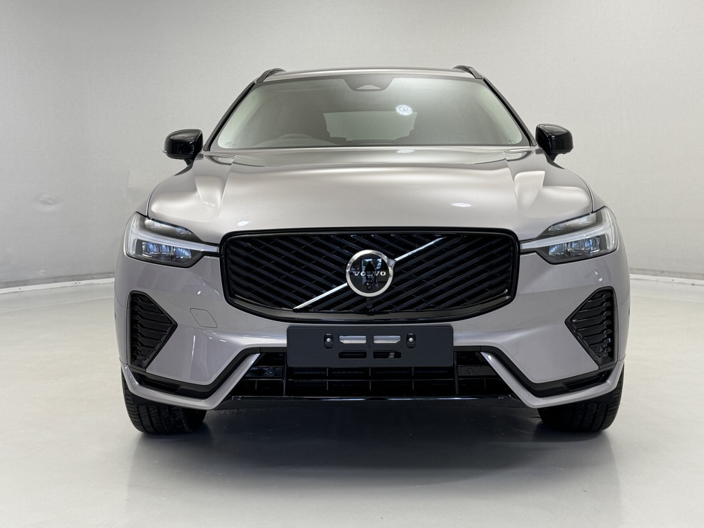 Volvo XC60 2.0 B5p Plus Dark Awd Geartronic Silver #4