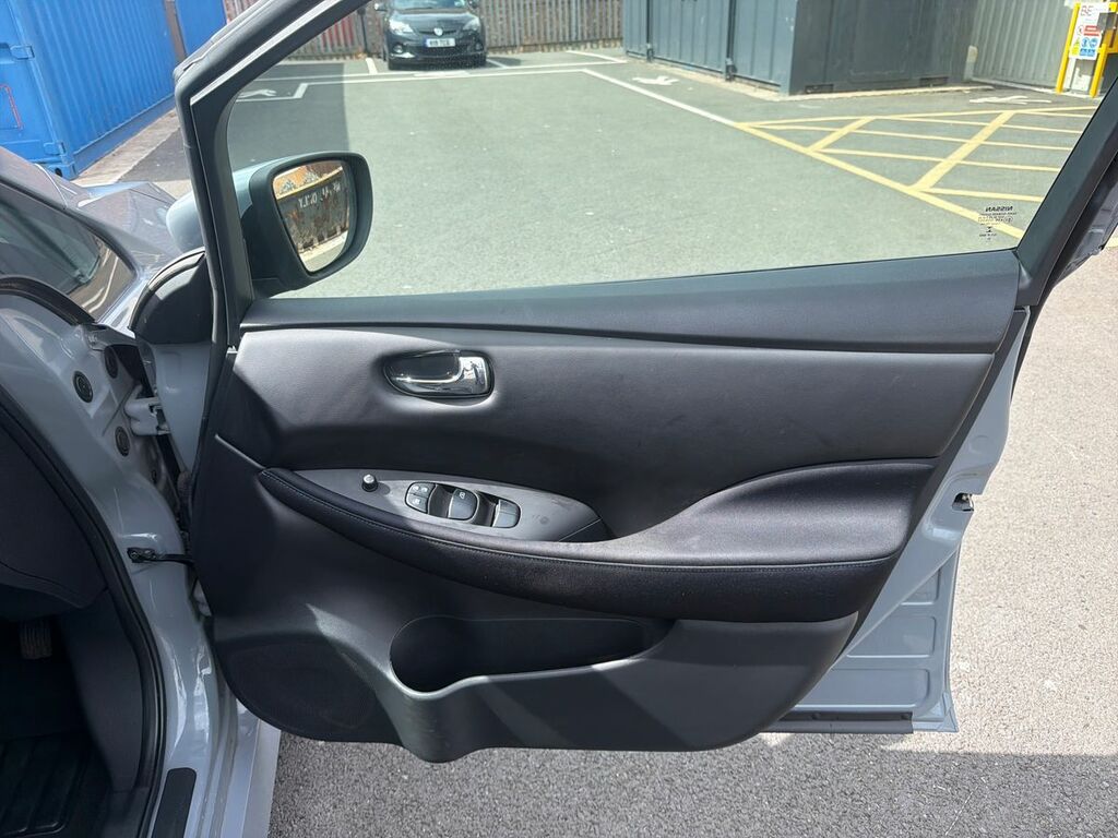 Nissan Leaf 110Kw N-connecta 39Kwh 2022 Blue #17