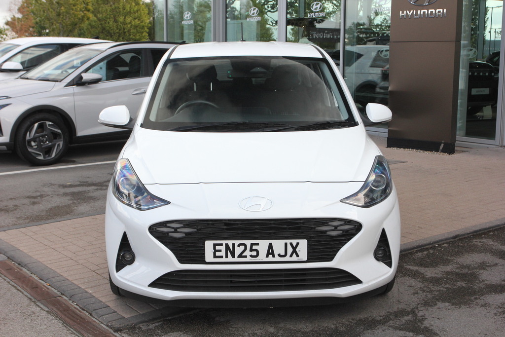 Hyundai I10 1.0 63 Premium Nav White #2