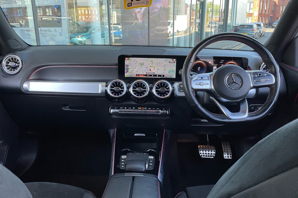 Mercedes-Benz GLB Class Glb 200 Amg Line Premium 7G-tronic White #3