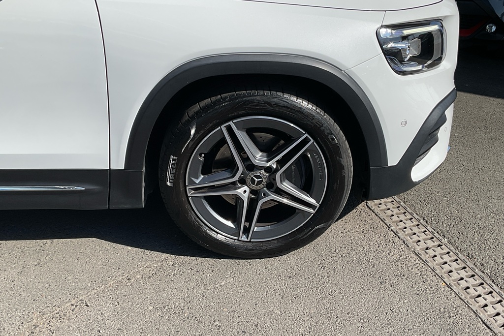 Mercedes-Benz GLB Class Glb 200 Amg Line Premium 7G-tronic White #4