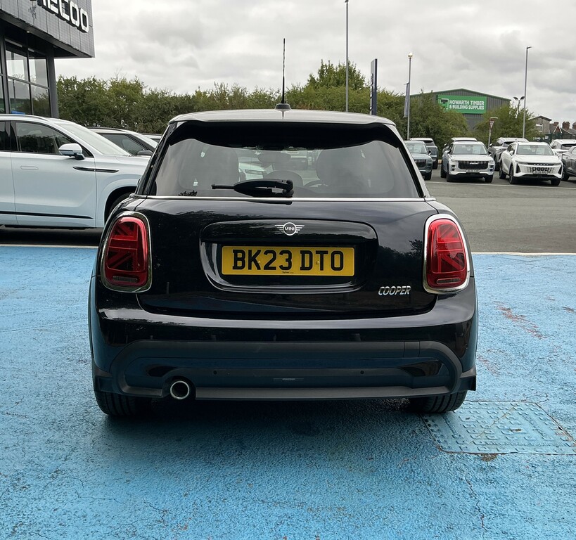 Mini Hatch 1.5 C Exclusive BK23DTO Black #6