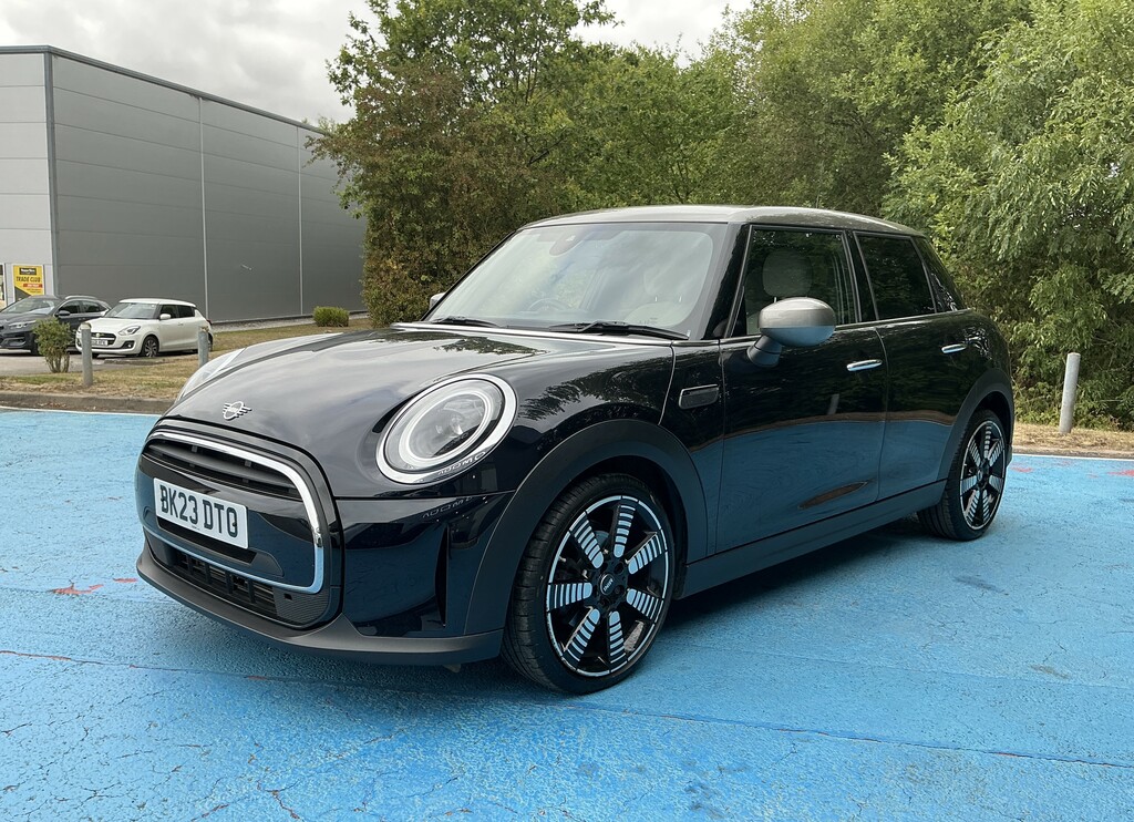 Mini Hatch 1.5 C Exclusive BK23DTO Black #4