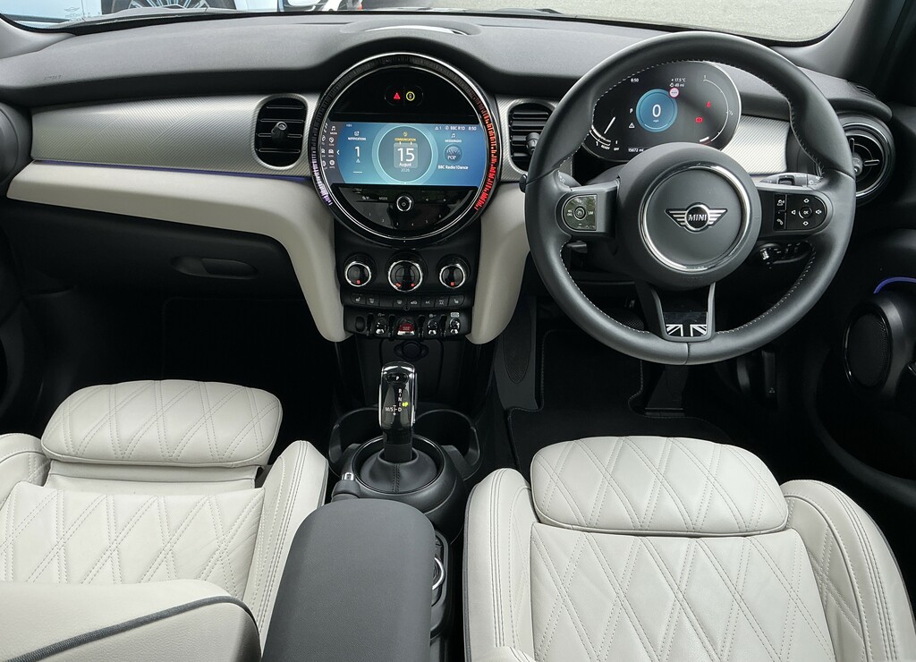 Mini Hatch 1.5 C Exclusive BK23DTO Black #2