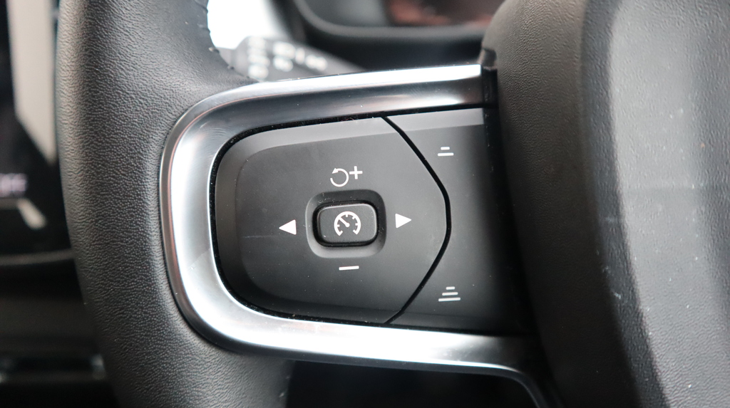 Volvo XC40 T3 Momentum Pro 5150 Factory Options Sun Grey #15