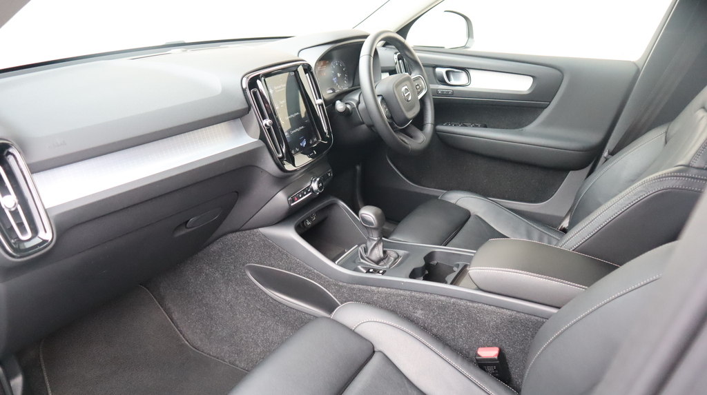 Volvo XC40 1.5 T3 Momentum Pro White #6