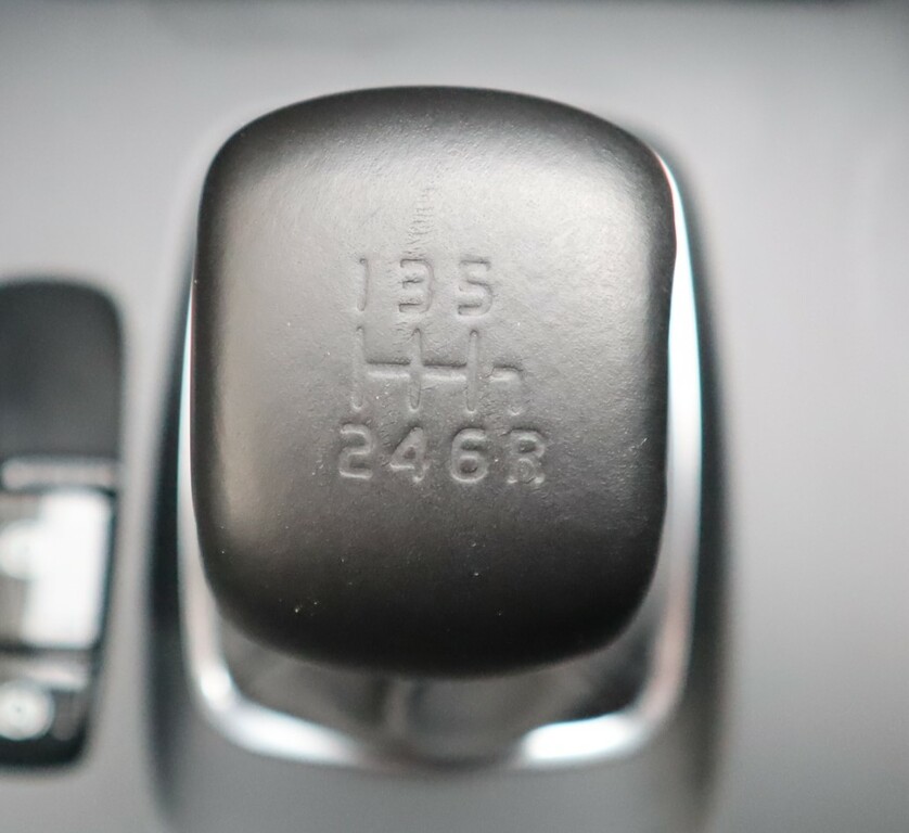 Volvo XC40 T3 Momentum Pro 5150 Factory Options Sun Grey #20