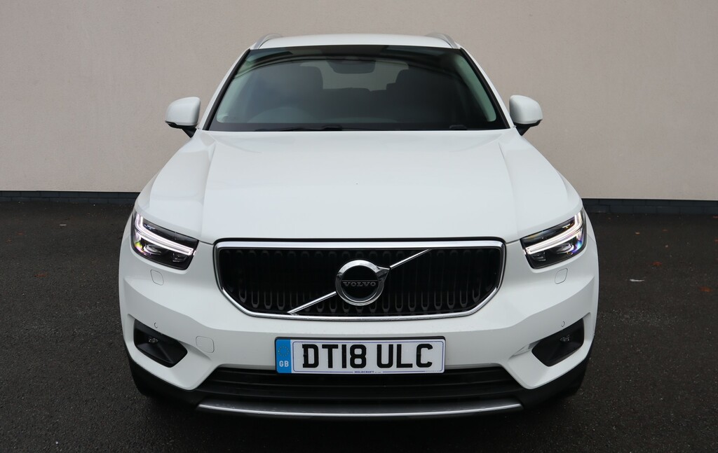 Volvo XC40 1.5 T3 Momentum Pro White #3