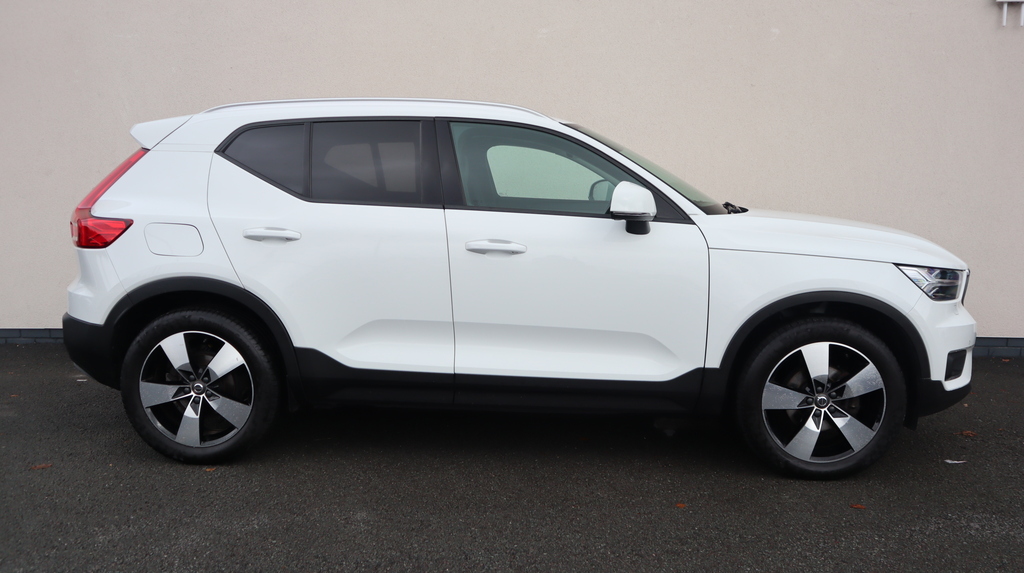 Volvo XC40 1.5 T3 Momentum Pro White #2