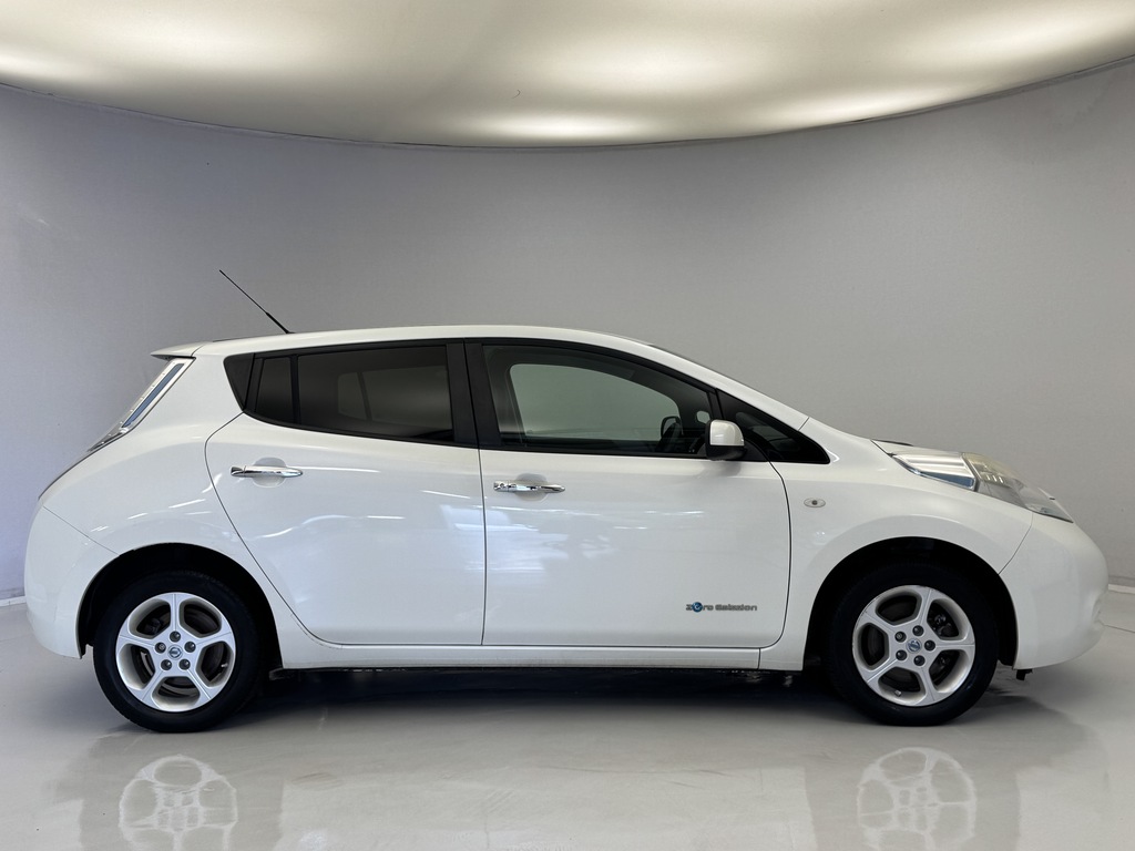 Nissan Leaf Hatchback White #10