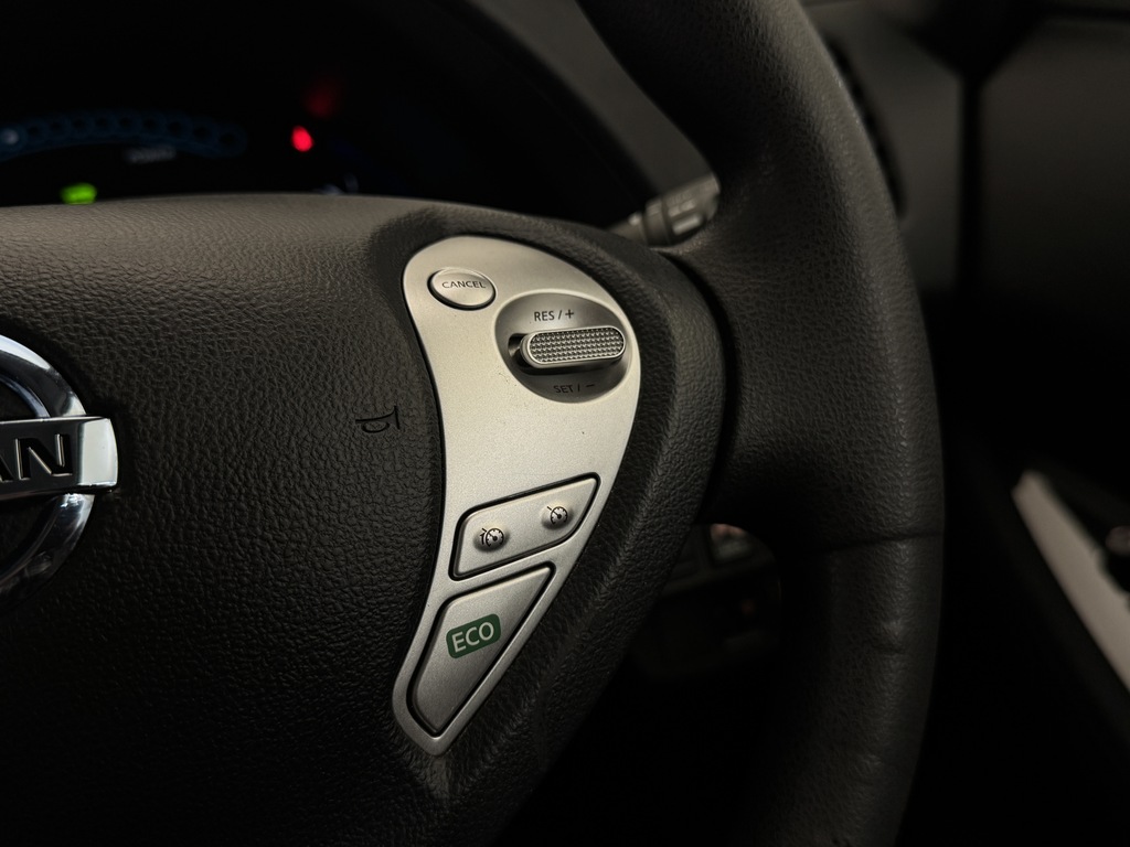 Nissan Leaf Hatchback White #23