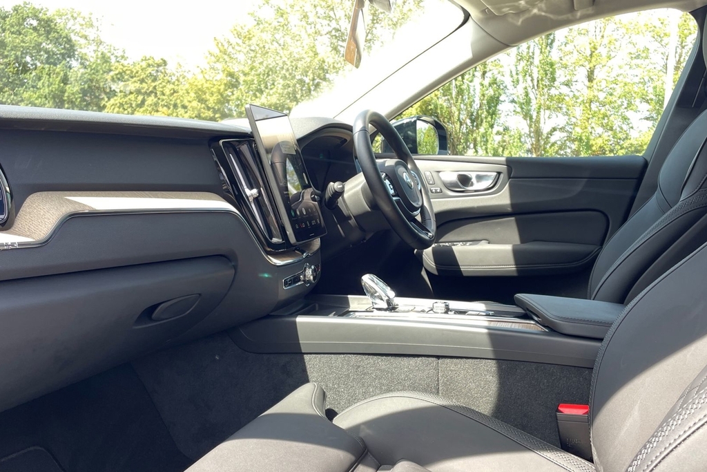 Volvo XC60 Plus Silver #2