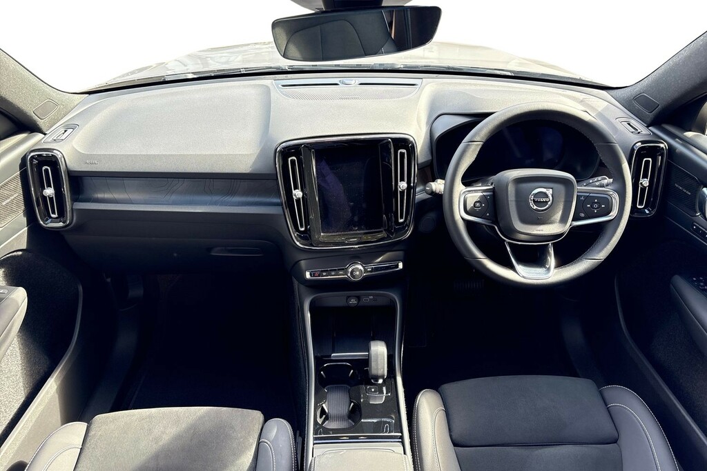 Volvo XC40 Ultimate Gold #6