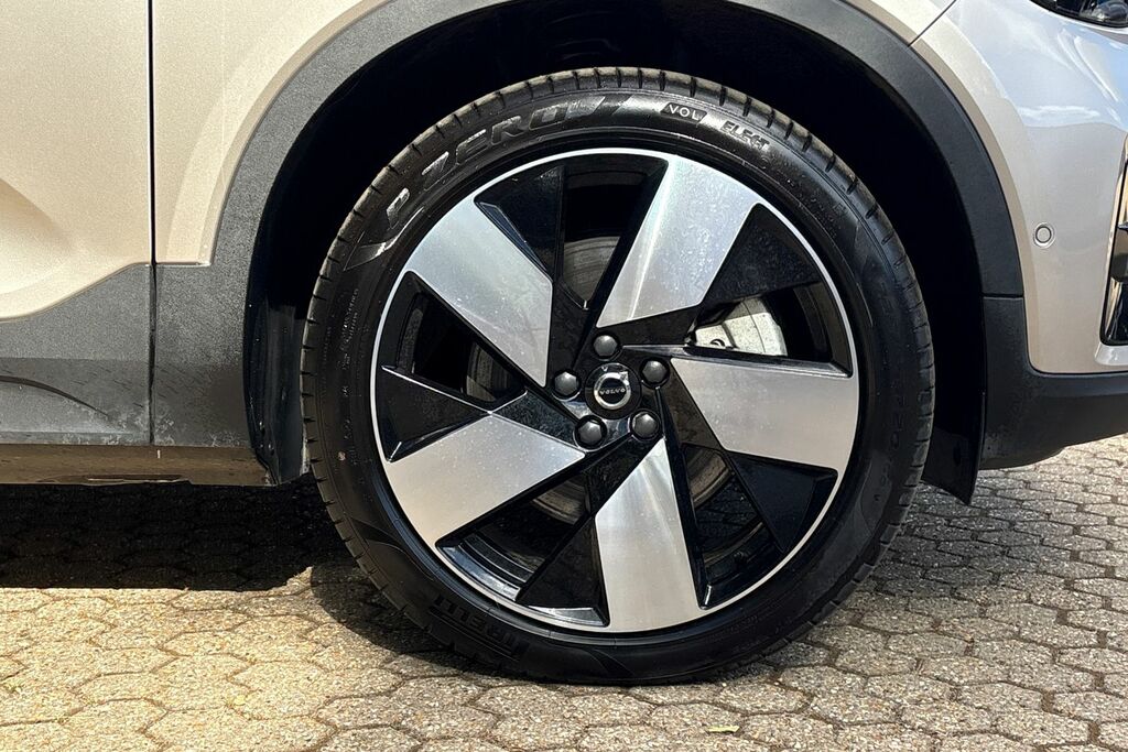 Volvo XC40 Ultimate Gold #5