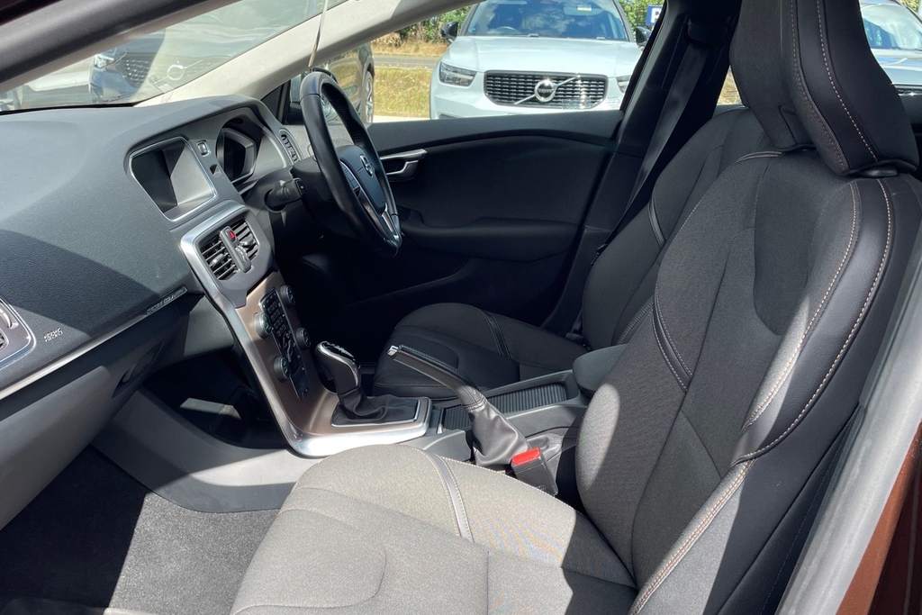 Volvo V40 Cross Country Nav Plus Brown #2