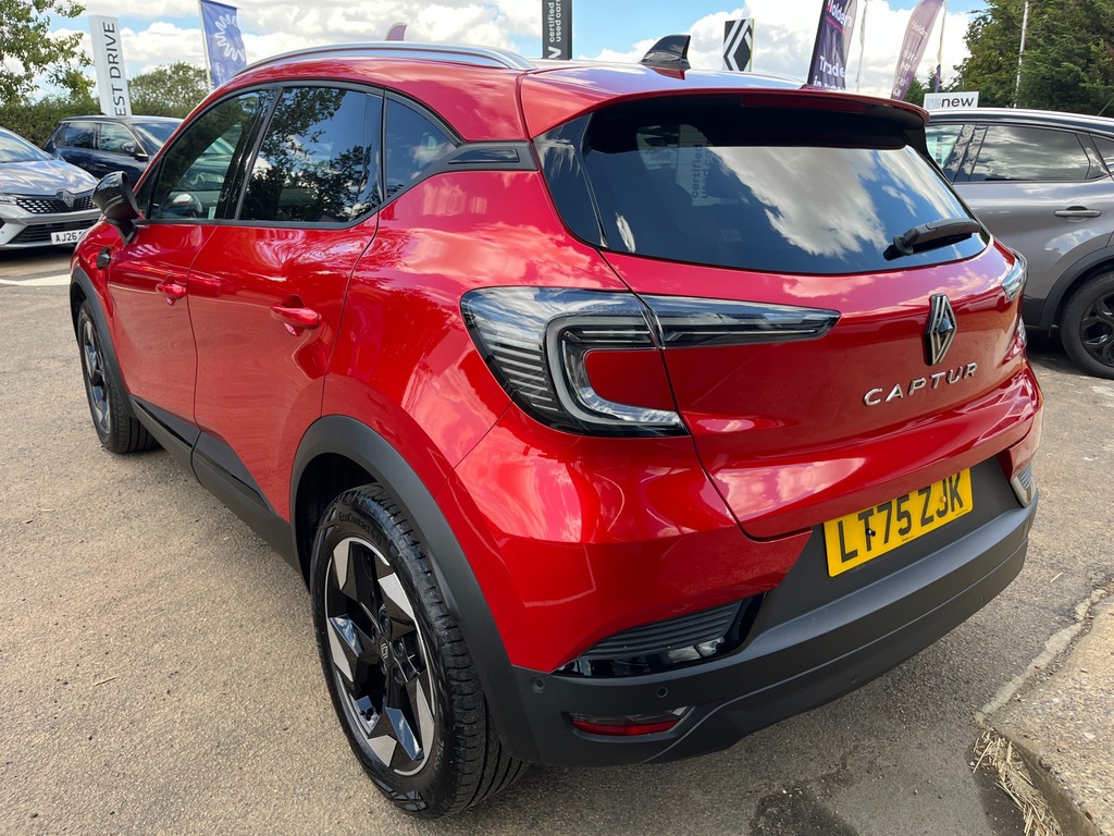 Renault Captur Techno Red #5