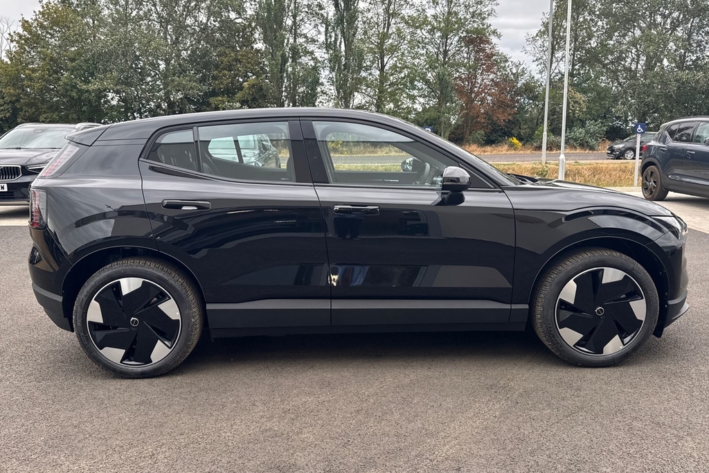 Volvo EX30 Plus Black #4