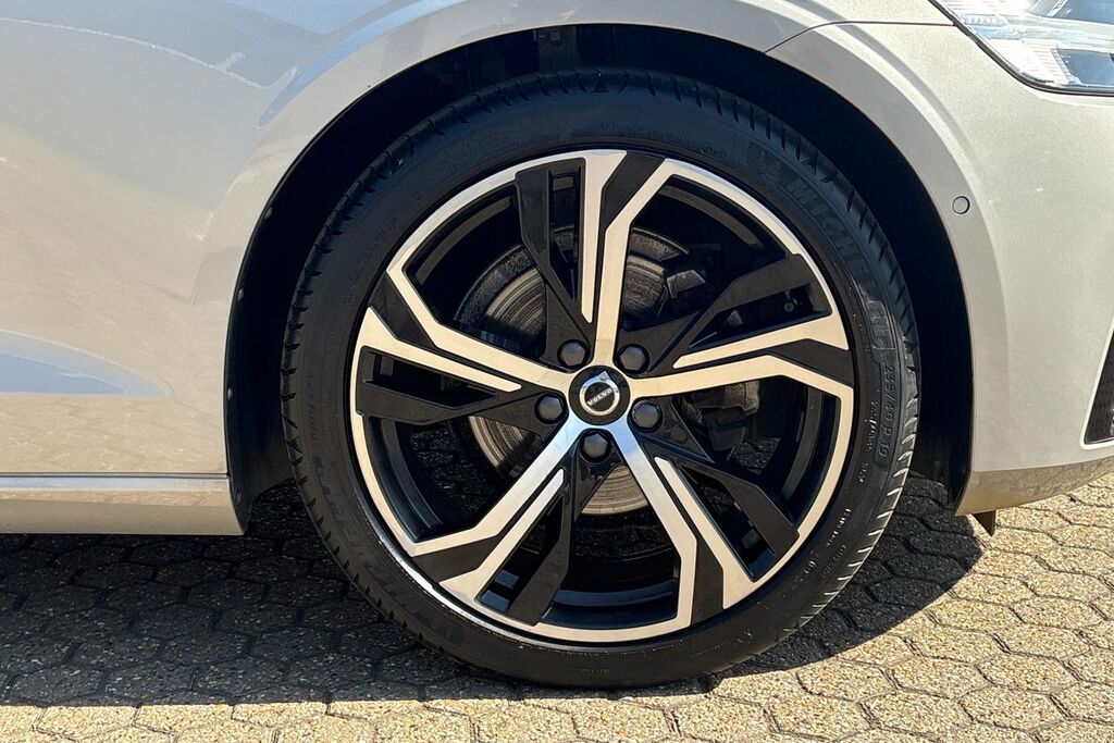 Volvo V60 Plus Silver #5