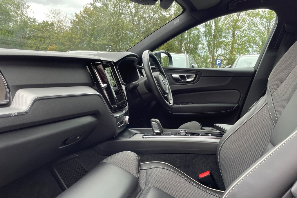 Volvo XC60 R-design Black #2