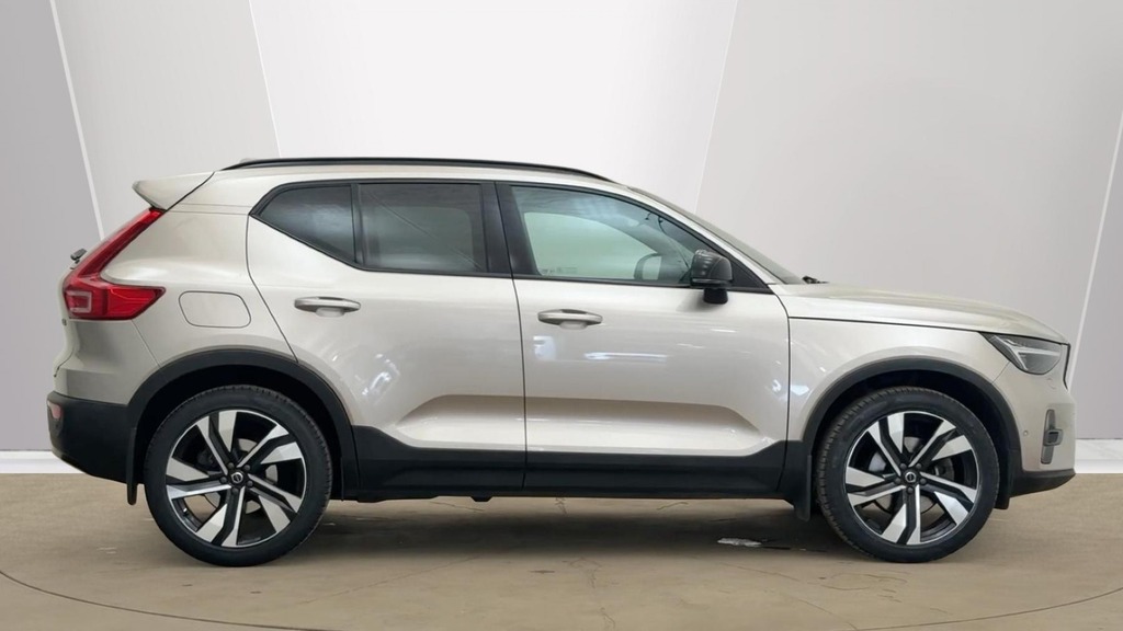 Volvo XC40 Ultimate Gold #2