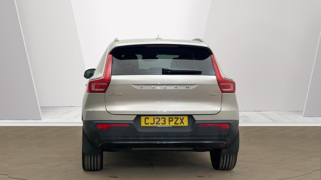 Volvo XC40 Ultimate Gold #4
