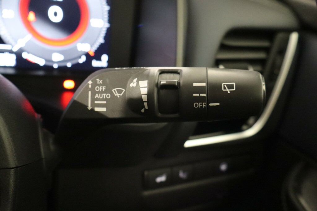 Nissan Qashqai N-connecta White #17