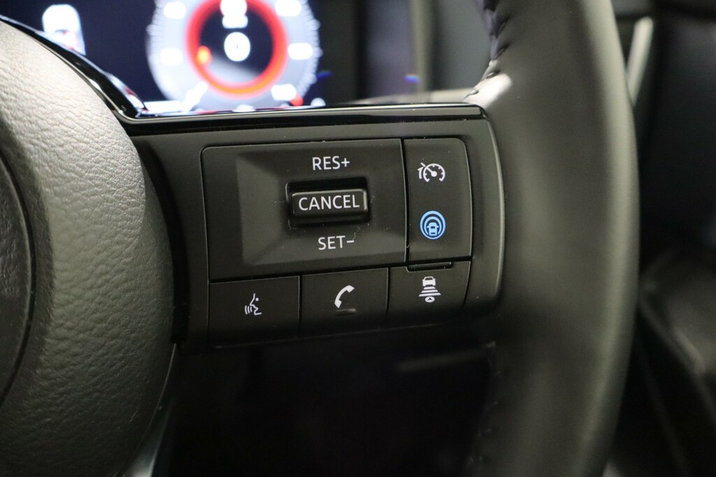 Nissan Qashqai N-connecta White #16