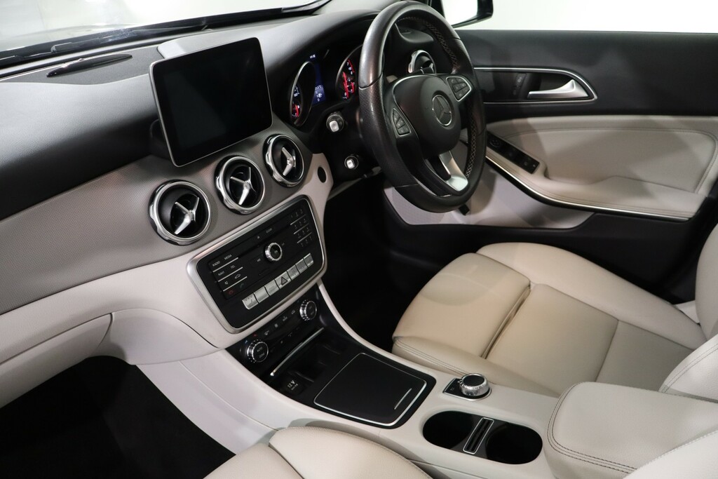 Mercedes-Benz GLA Class Suv 1.6 Gla200 Amg Line Premium 7G-dct Euro 6 S Black #10