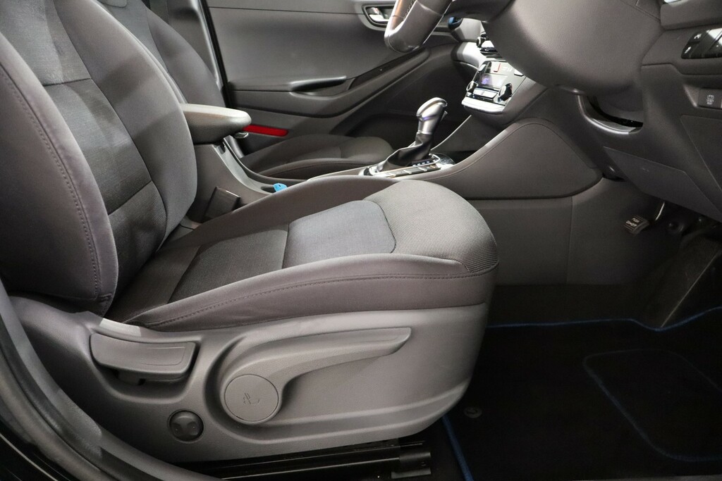 Hyundai Ioniq H-gdi Premium White #25