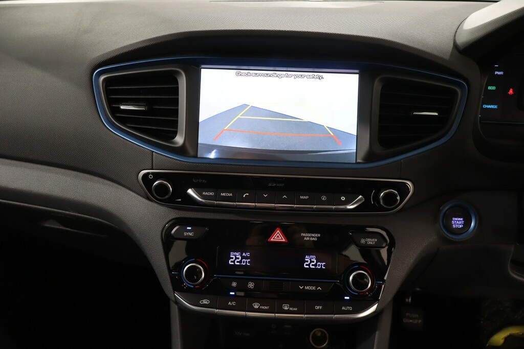 Hyundai Ioniq H-gdi Premium White #23